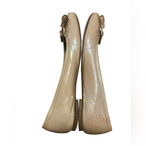 Stuart Weitzman Women's Tan Iridescent Leather Ballet Flats - Picture 4 of 11